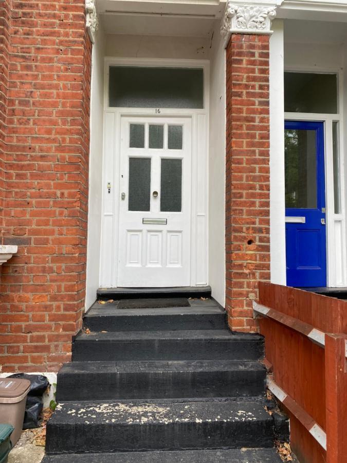 Ferienwohnung Cosy Flat In London Exterior foto